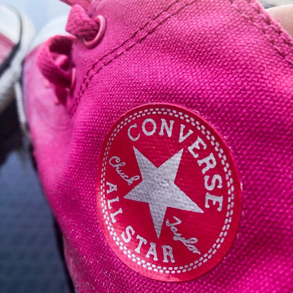 Converse “Chuck Taylor” Pink & Black High Top